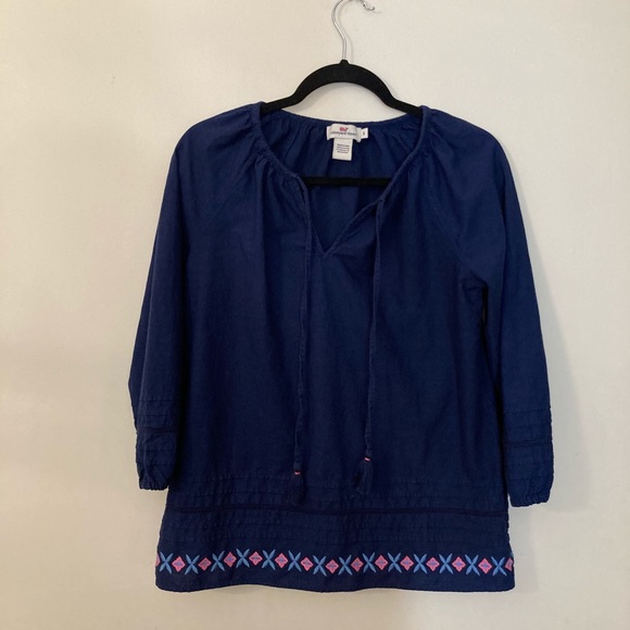 Vineyard Vines embroidered v-neck shirt - Picture 2 of 5